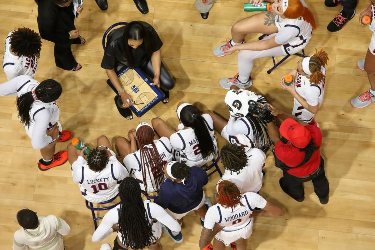 Tomekia Reed and Lady Tigers